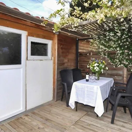 Hébergement de vacances 2 Bedroom Awesome In