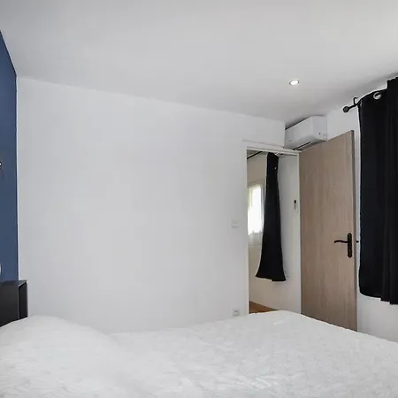 2 Bedroom Awesome In Hébergement de vacances Perpignan