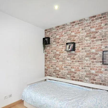 2 Bedroom Awesome In Hébergement de vacances